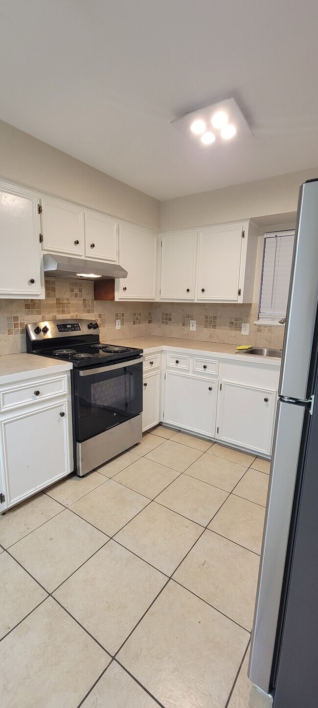 Building Photo - 5244 Larcade Dr