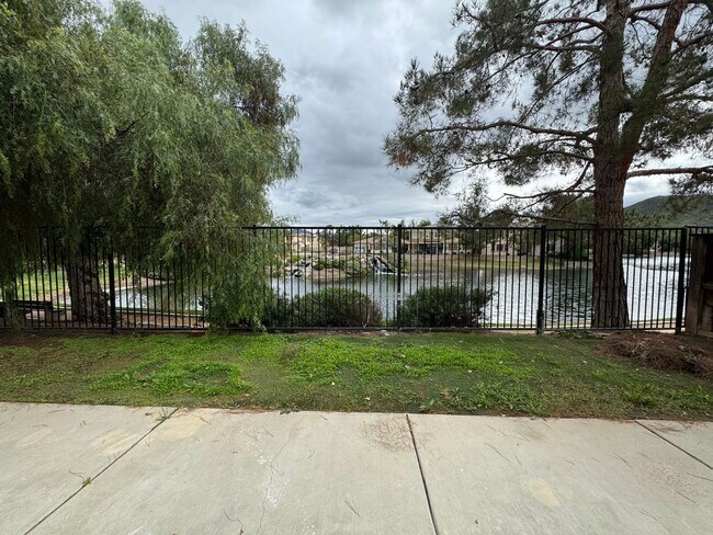 Building Photo - 5 Bedroom 3.5 Bathroom Home in Willowalk Community