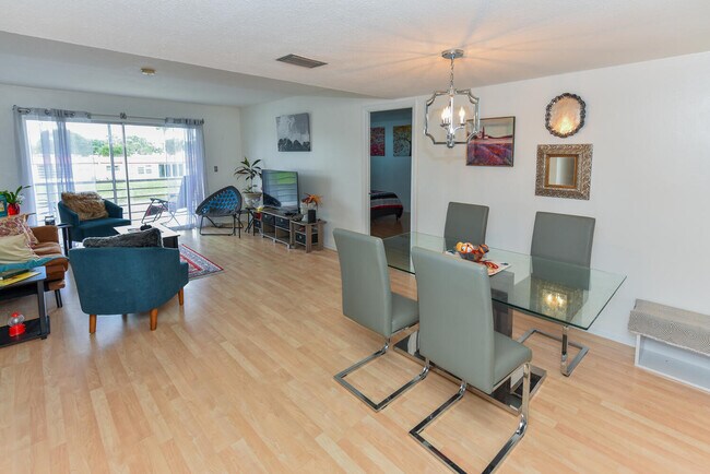 Building Photo - 477 Lake Dora Dr