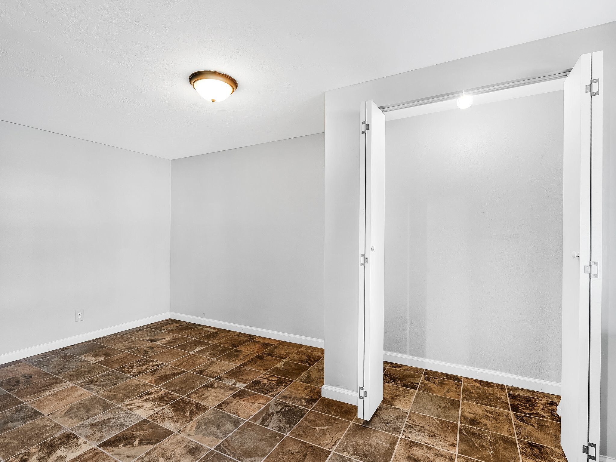 Building Photo - 106 Britanna Dr