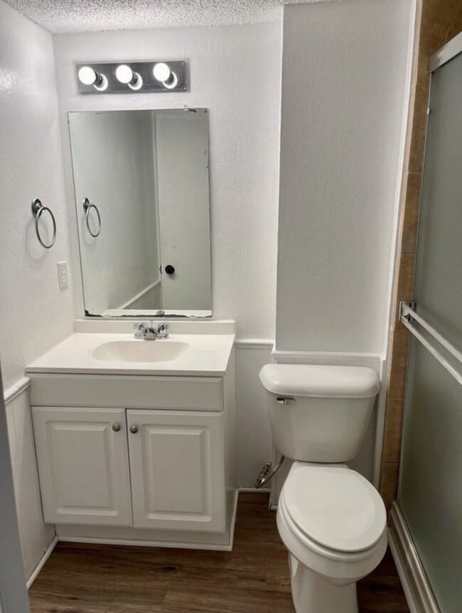 Building Photo - 3-Bed, 2.5 Bath Condo