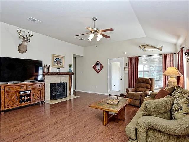 Building Photo - 304 Trophy Ct