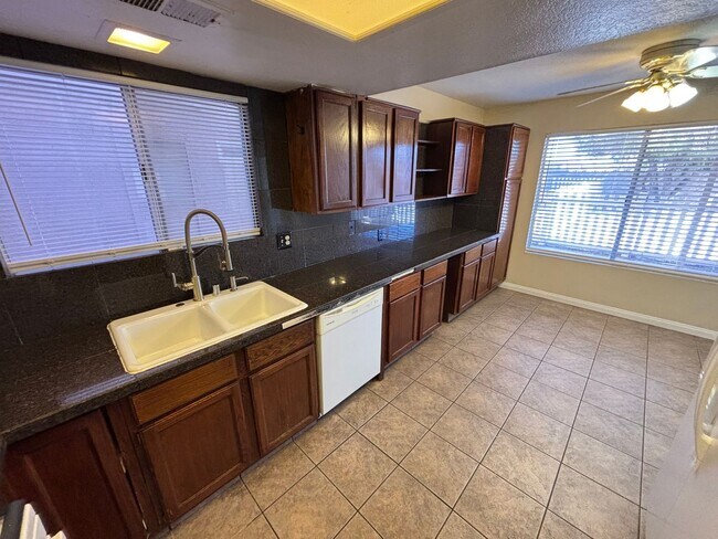 Building Photo - Spacious 3BED/3BATH Two story home located...