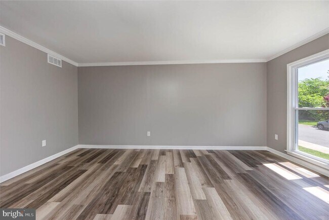 Building Photo - 324 Talbot Ct