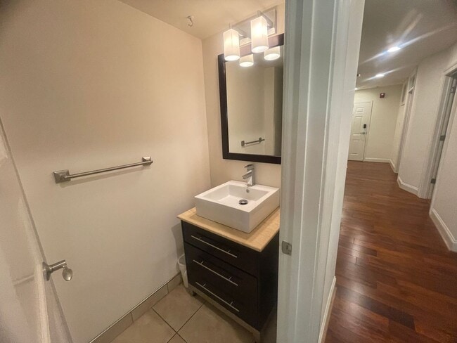 Building Photo - Stunning Downtown Apartment with Parking Garage Access Deducted from monthly Rent!