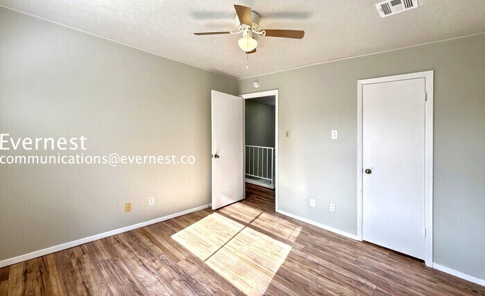 Building Photo - 2315 Hampton Rd