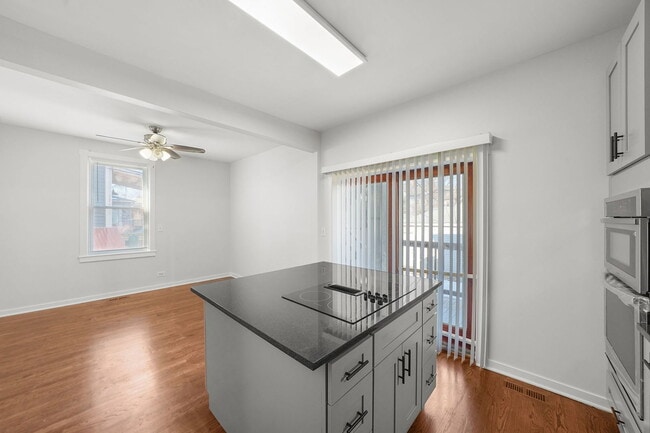 Building Photo - 7250 N Rogers Ave