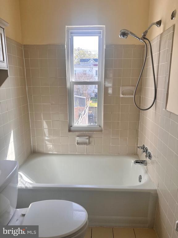 Building Photo - 3433 Clay St NE