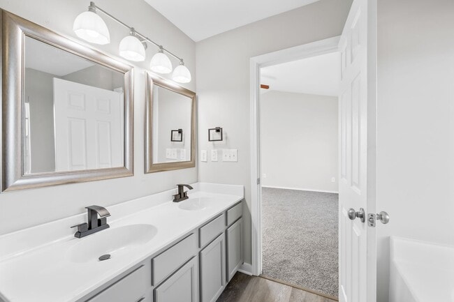 Building Photo - Spacious Northlake Home Offering Style, Co...