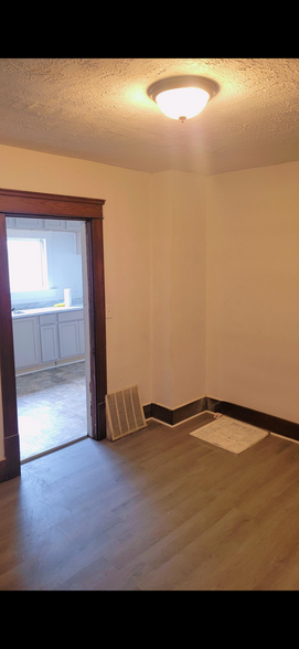 Building Photo - 841 Kling St
