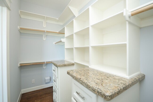 Building Photo - 2802 Morrison St