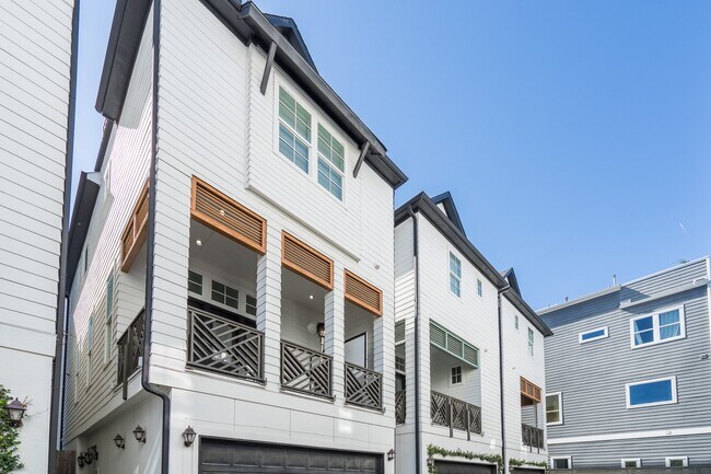 Building Photo - 2312 Hutchins St