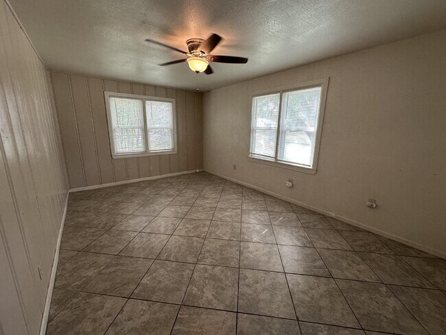 Building Photo - 3/2/2 close to Texas Tech!