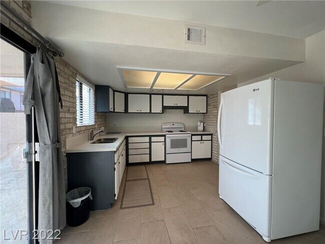Building Photo - Immaculate two bedroom, two story town hom...