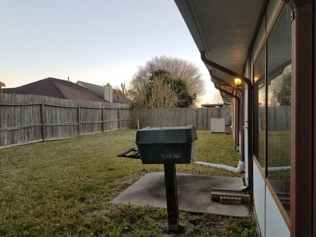Building Photo - 13719 Rocky Bluff Dr