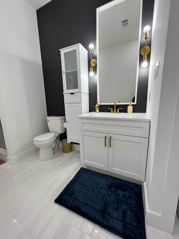 Building Photo - 2216 Dyson St