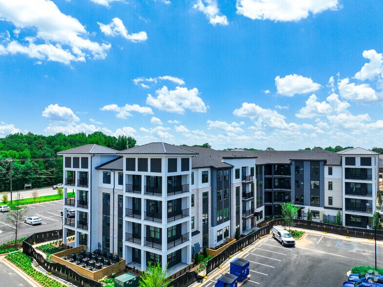 Building Photo - District South Apartments & Townhomes