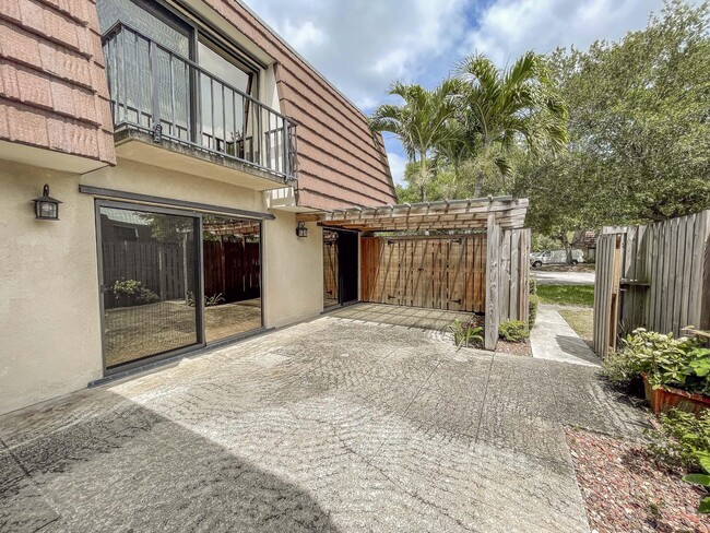 Building Photo - 317 3rd Ln