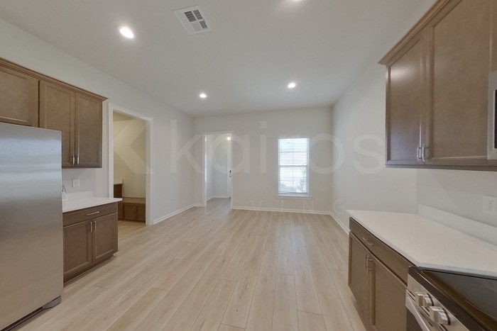 Building Photo - 13968 Rosewell St