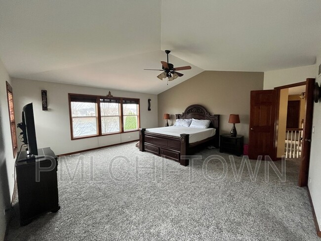 Building Photo - 2050 Rockland Dr