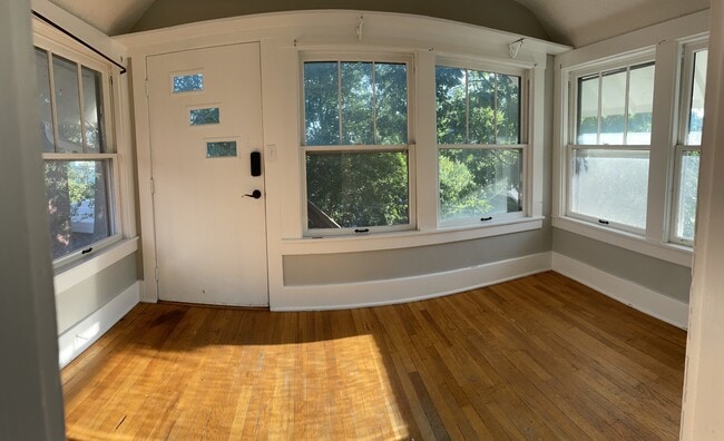 Building Photo - 4923 Chicago St