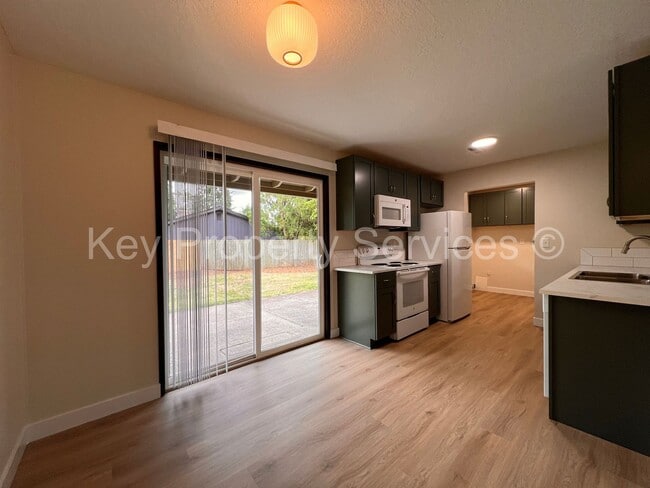 Building Photo - Beautifully Renovated Ranch in Vancouver H...