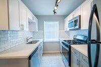 Building Photo - Beautiful 2 bed 1 bath just minutes from downtown, UH, and the medical center