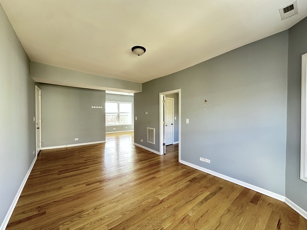 Building Photo - 1559 W Pratt Blvd