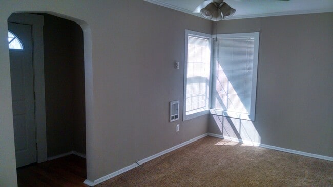 Building Photo - Refurbished Midtown Home