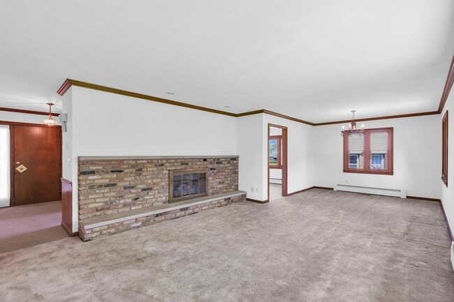 Building Photo - 1702 Golfview Dr