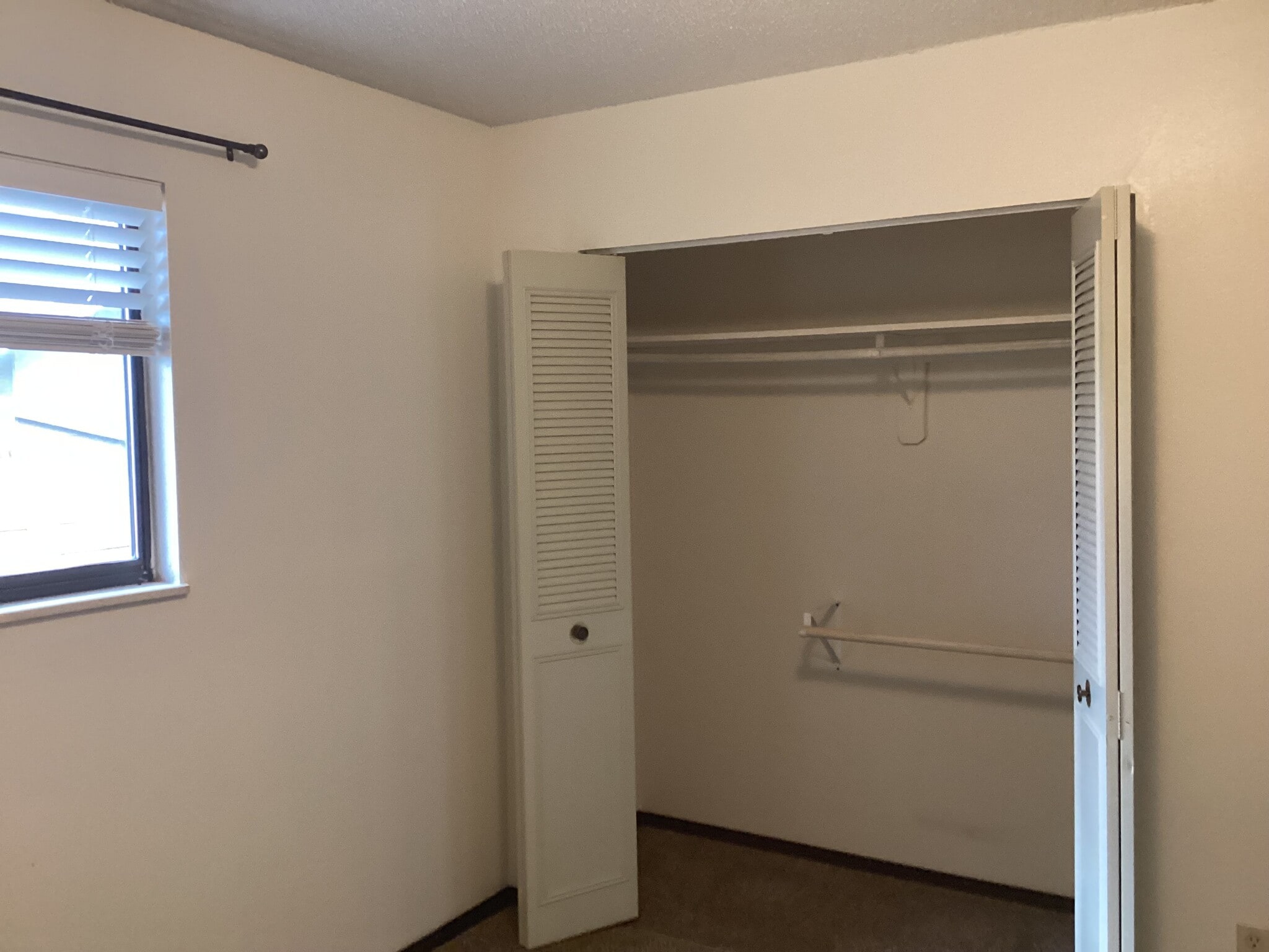 Building Photo - 813 Pine Ave