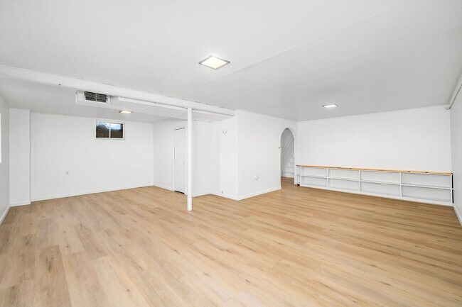 Building Photo - 2BD, 2BA Wellshire Home with Finished Basement and Attached 1-Car Garage