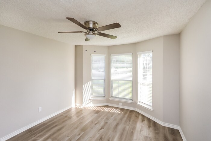 Building Photo - 819 Crooked Creek Ln