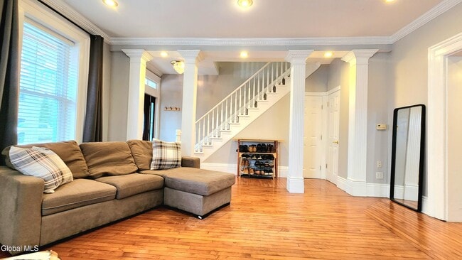 Building Photo - 76 Caroline St