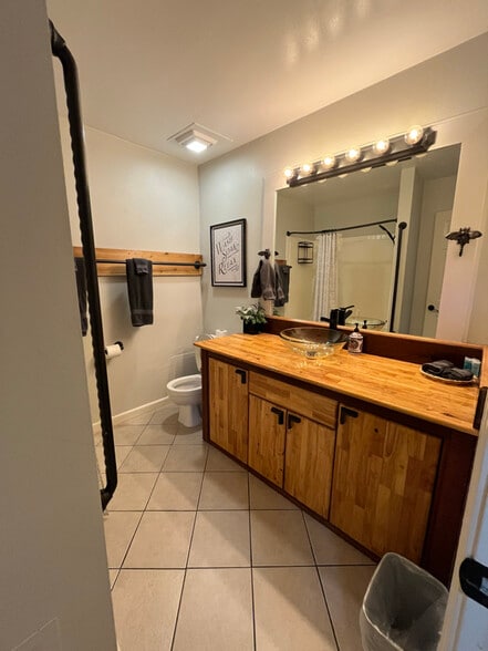 Building Photo - 12102 Carriage Ct SE