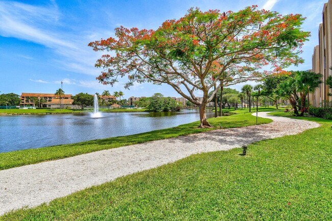 Building Photo - 450 Egret Cir