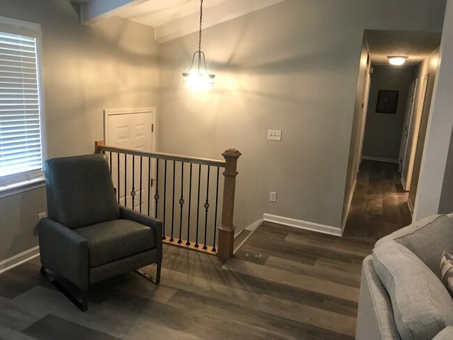 Building Photo - 305 Red Bird Way