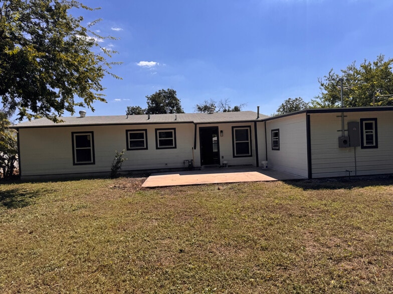 Building Photo - 331 Longview Dr