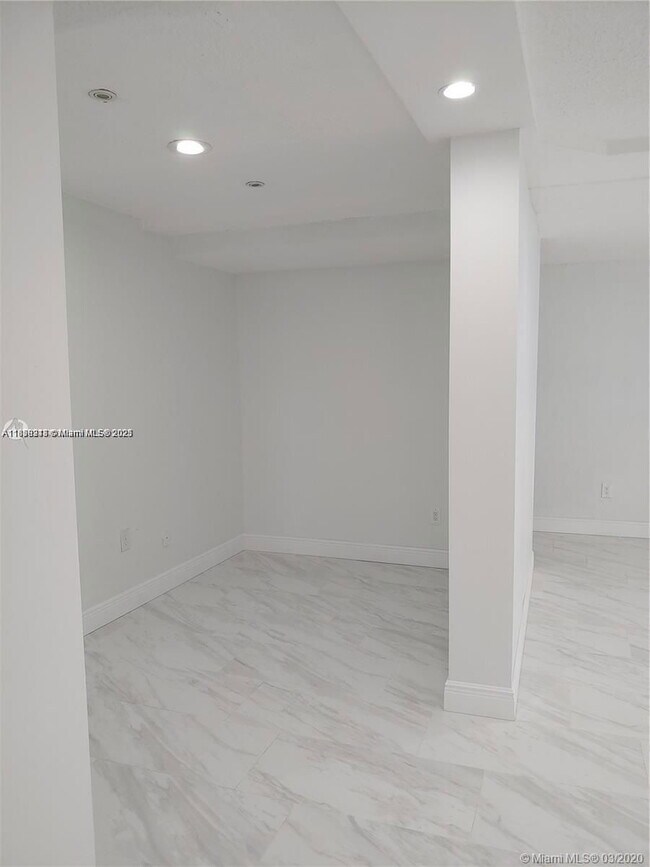 Building Photo - 6424 Collins Ave