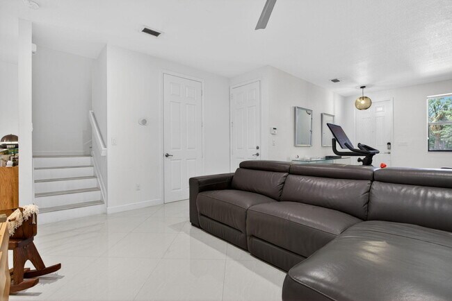 Building Photo - 4012 Devenshire Ct