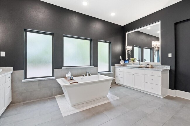 Building Photo - 105 Bisset Ct