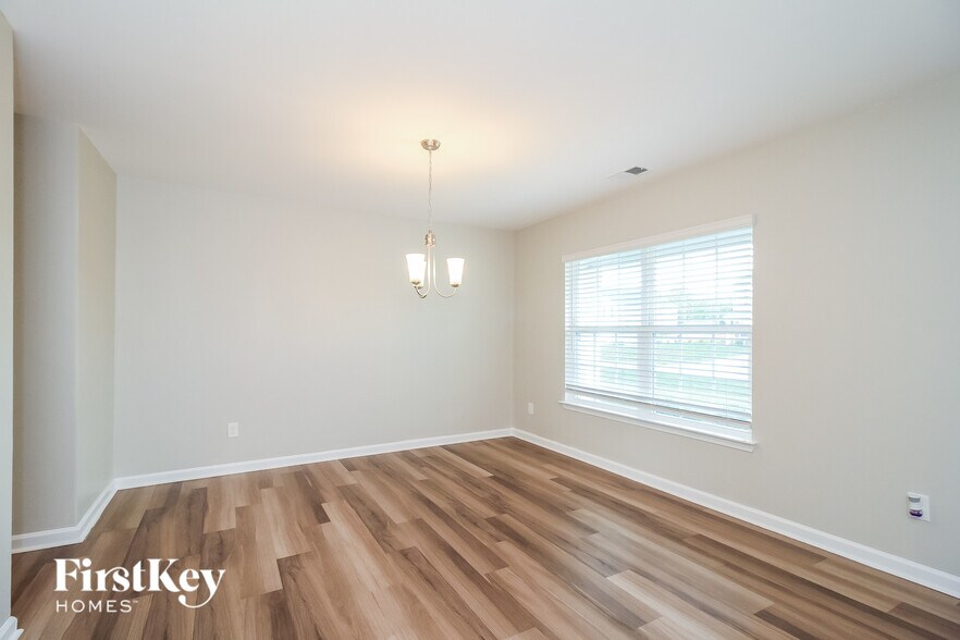 Building Photo - 281 Estelle Dr
