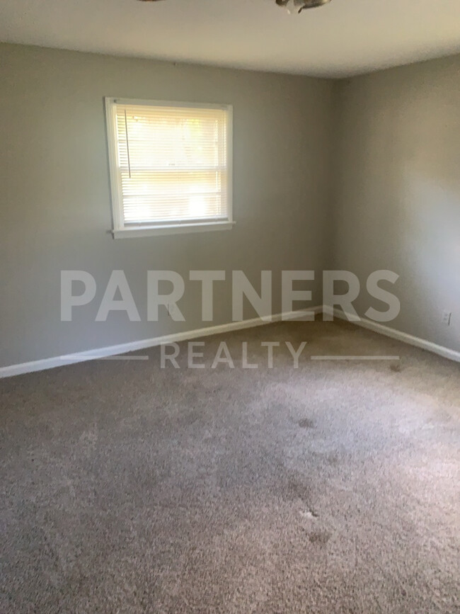 Building Photo - 4508 Rainbow Rd