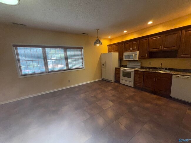 Building Photo - 1526 Circle Dr