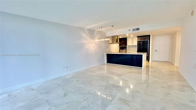 Building Photo - 465 Brickell Ave
