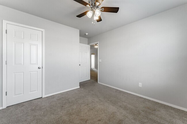 Building Photo - 848 NW Evans Cir