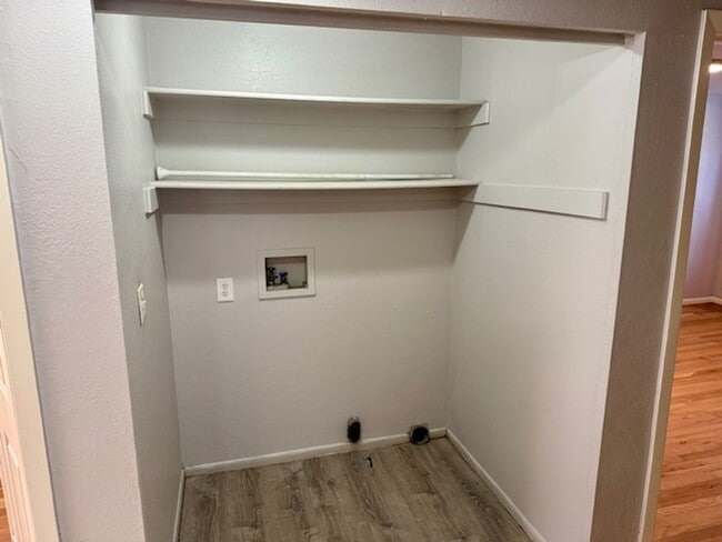 Building Photo - Remodeled 2-Bedroom