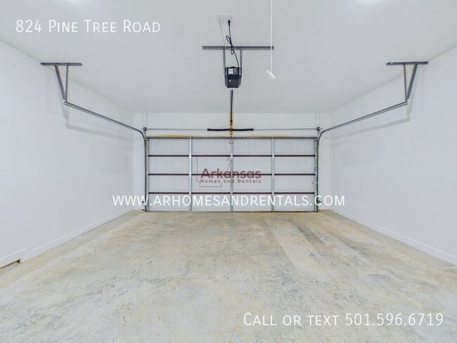Building Photo - 824 Pine Tree Rd