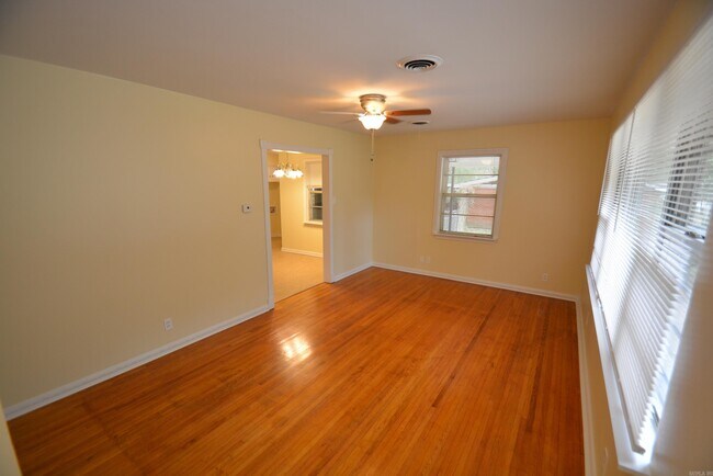 Building Photo - 5709 Windamere Dr