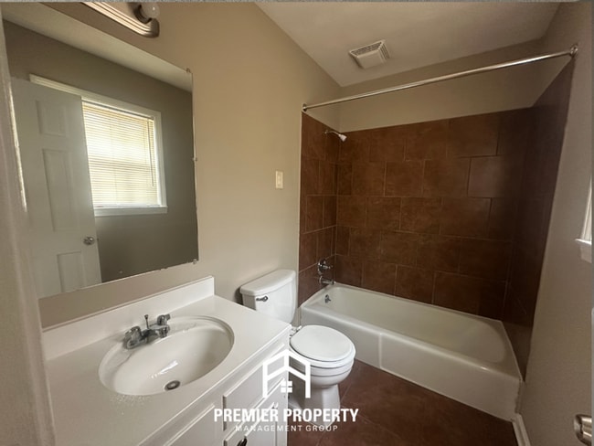 Building Photo - 5114 Patrick Henry Dr